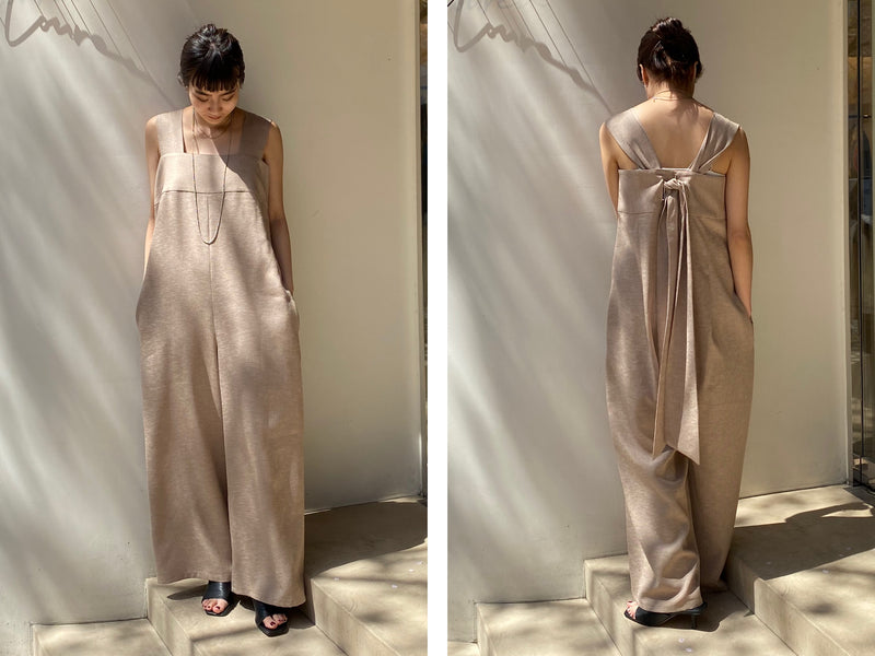 ワードローブに揃えておきたい back tie over jumpsuit