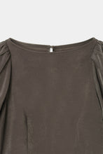 画像をギャラリービューアに読み込む, puff sleeve blouse
