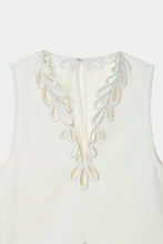 画像をギャラリービューアに読み込む, eyelet embroidery tops