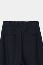 画像をギャラリービューアに読み込む, deep tucked pants