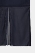 将图像加载到图库查看器中， v-neck sheer hem dress