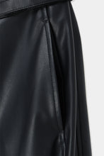 画像をギャラリービューアに読み込む, belted vegan leather pants