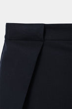 画像をギャラリービューアに読み込む, deep tucked pants