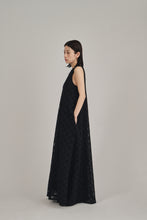 画像をギャラリービューアに読み込む, classic crochet flare dress