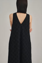 画像をギャラリービューアに読み込む, classic crochet flare dress