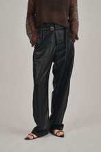 画像をギャラリービューアに読み込む, belted vegan leather pants