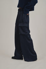 画像をギャラリービューアに読み込む, satin cargo pants
