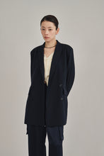 画像をギャラリービューアに読み込む, model：162cm ( navy / FREE )