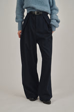 画像をギャラリービューアに読み込む, deep tucked pants