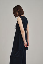 画像をギャラリービューアに読み込む, model：157cm ( navy / FREE )