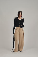 画像をギャラリービューアに読み込む, deep tucked pants