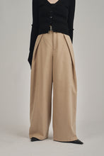 画像をギャラリービューアに読み込む, deep tucked pants