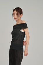 画像をギャラリービューアに読み込む, off shoulder sheer knit tops