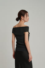 画像をギャラリービューアに読み込む, off shoulder sheer knit tops