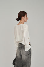 Load image into Gallery viewer, cache-coeur blouse