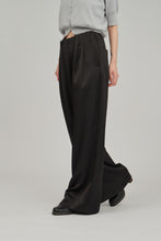 画像をギャラリービューアに読み込む, relax satin pants