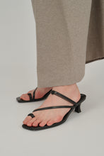 画像をギャラリービューアに読み込む, strap heel sandals