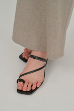 画像をギャラリービューアに読み込む, strap heel sandals