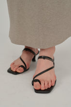 画像をギャラリービューアに読み込む, strap heel sandals