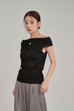 画像をギャラリービューアに読み込む, off shoulder sheer knit tops