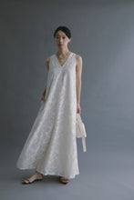 画像をギャラリービューアに読み込む, model：168cm ( ivory / M )