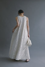 画像をギャラリービューアに読み込む, model：168cm ( ivory / M )