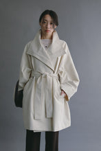 画像をギャラリービューアに読み込む, model：168cm ( ivory / FREE )