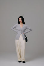 画像をギャラリービューアに読み込む, neck slit knit cardigan