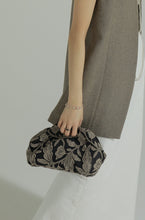 Load image into Gallery viewer, flower jacquard clutch bag