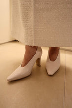 画像をギャラリービューアに読み込む, pointed toe shape pumps