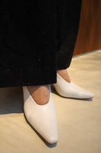 画像をギャラリービューアに読み込む, pointed toe shape pumps